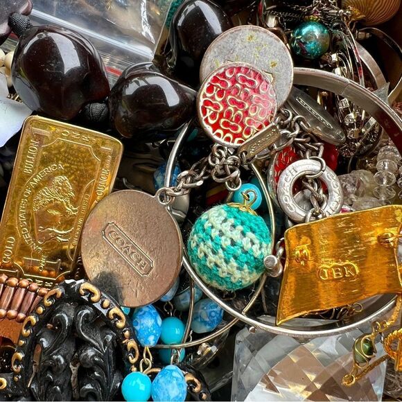 🎁 2 LB unsearched untested junk jewelry lot~ junk wearable craft repair - Picture 9 of 10